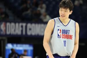 报！！?著名美媒B/R更新模拟选秀：杨瀚森提升1位升至第42位